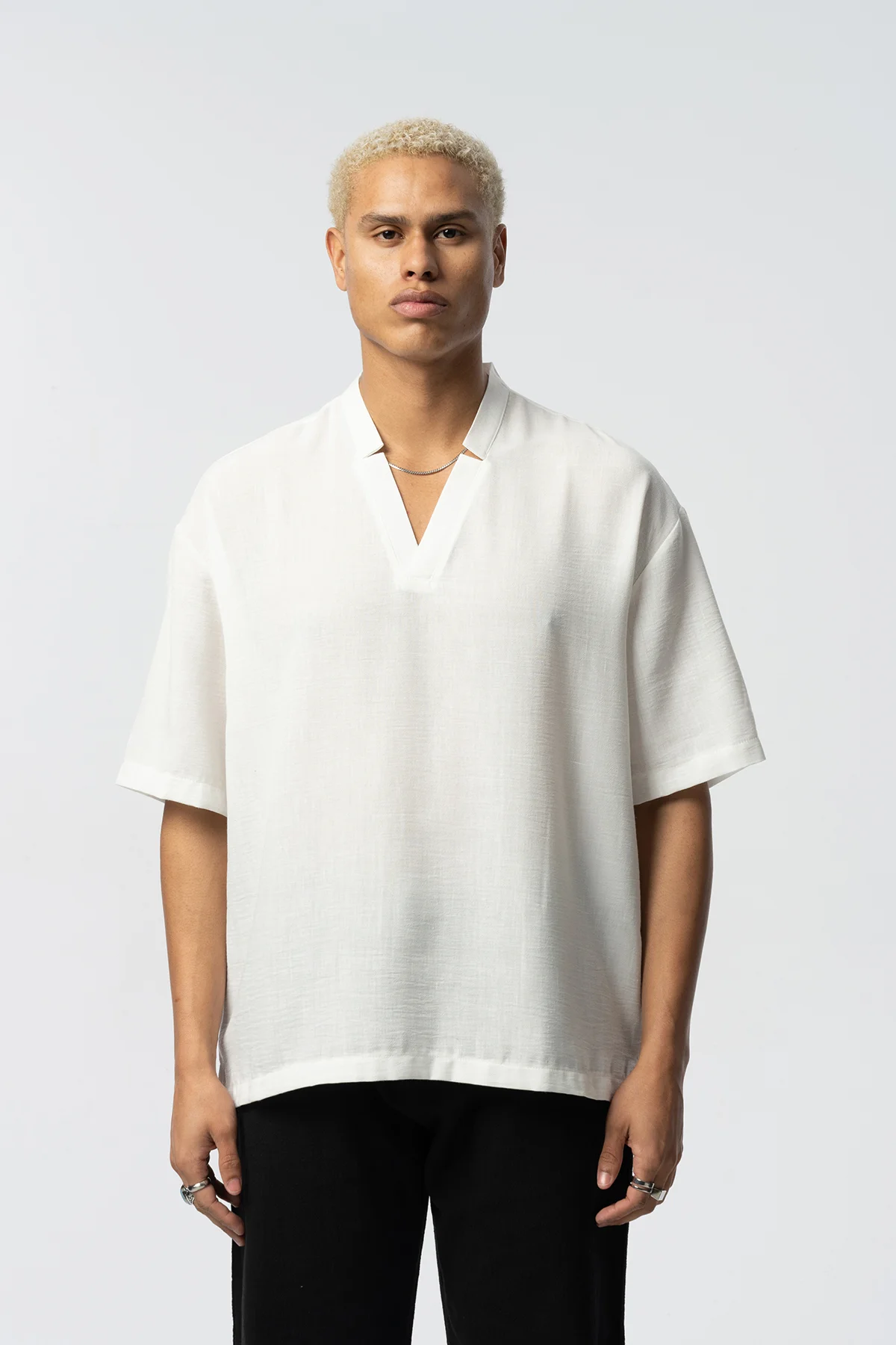V NECK DETAILED T-SHIRT